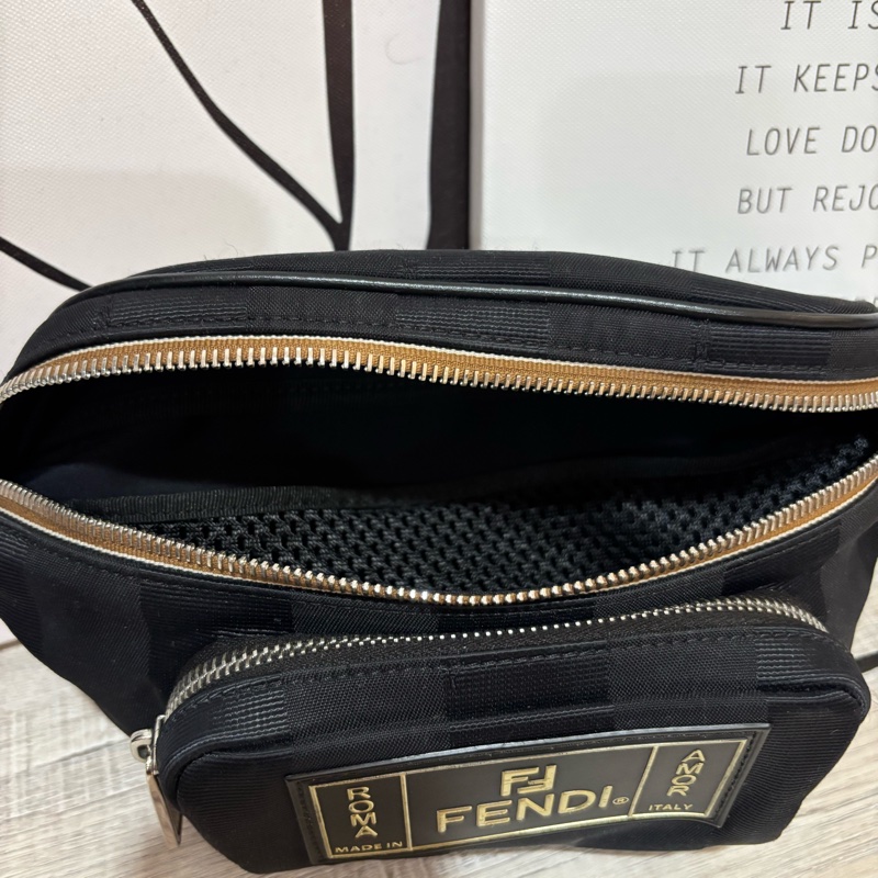Fendi “ROMA AMOR” 胸口包/腰包-2