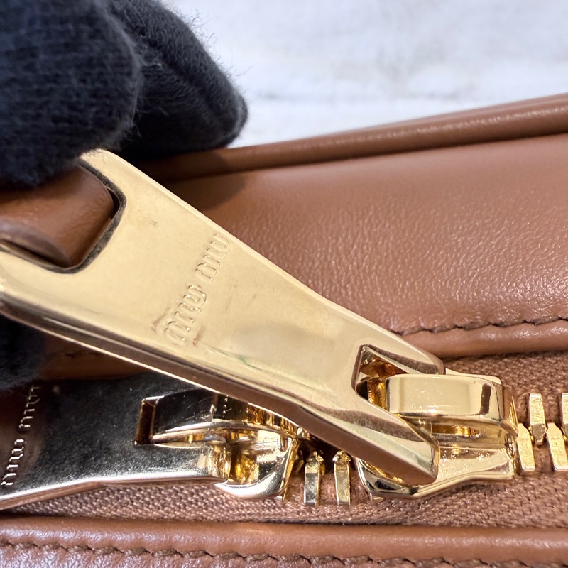 近全新✨MIU MIU✨5BB172 Beau 皮革手提包學院風肩背包 櫃上115000-17