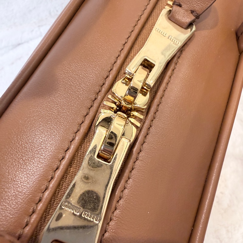 近全新✨MIU MIU✨5BB172 Beau 皮革手提包學院風肩背包 櫃上115000-18