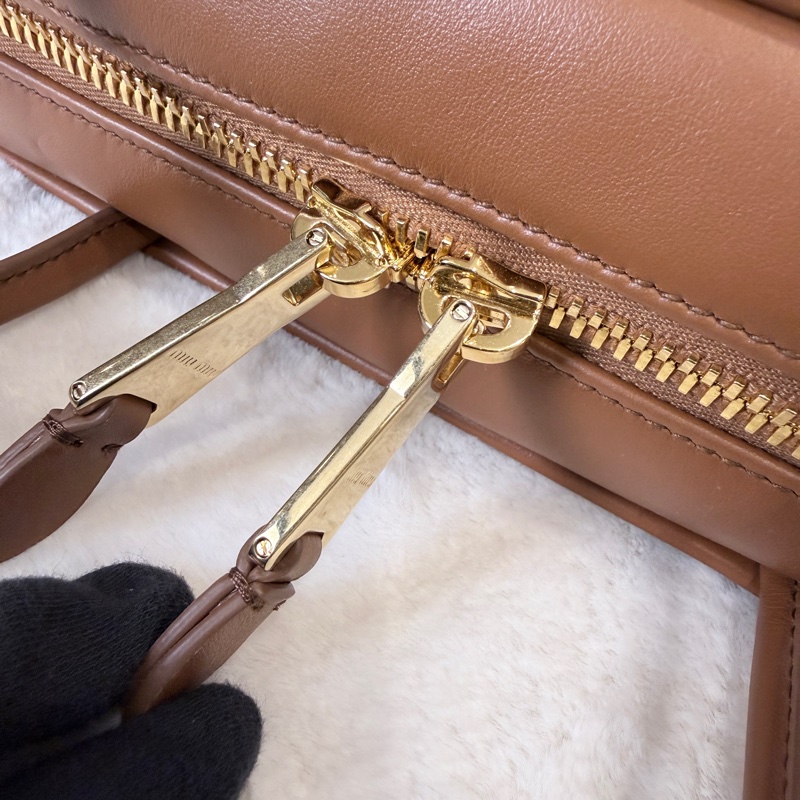 近全新✨MIU MIU✨5BB172 Beau 皮革手提包學院風肩背包 櫃上115000-26