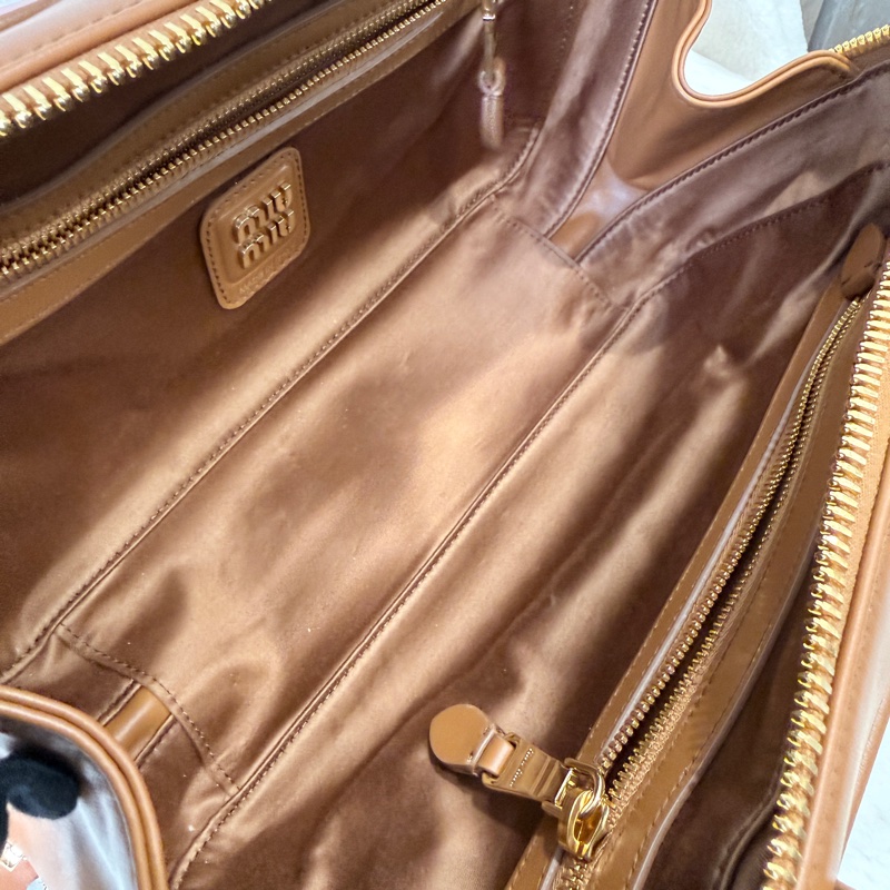 近全新✨MIU MIU✨5BB172 Beau 皮革手提包學院風肩背包 櫃上115000-29