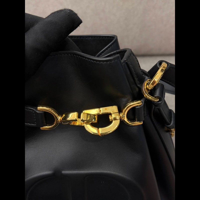 Dior C'est Dior 水桶包-15