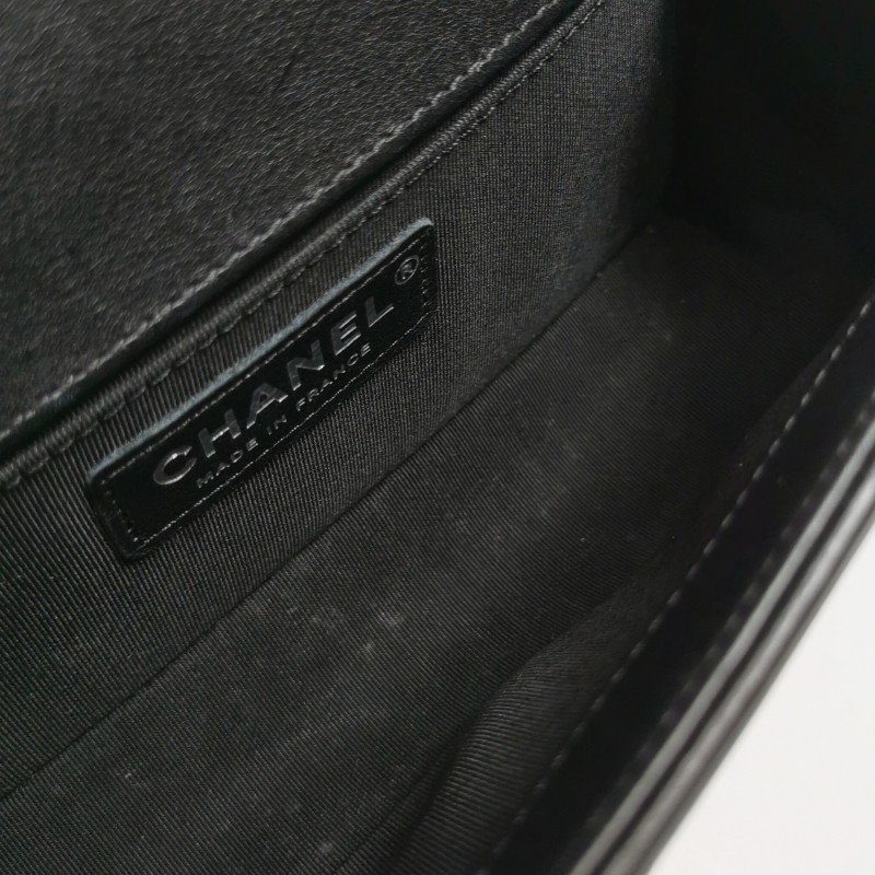 Chanel Leboy 經典款小號牛皮菱格絎縫方形雙C鎖扣斜背包單肩包-10
