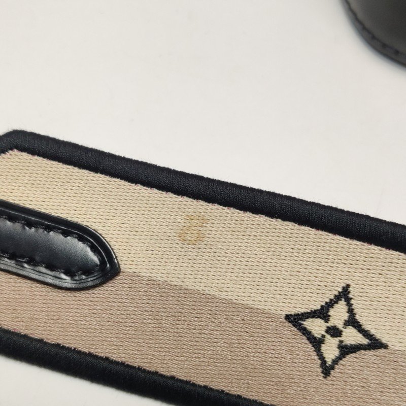 Louis Vuitton (LV) AlmaBB牛皮水波紋貝殼包斜背包單肩包晶片款-9