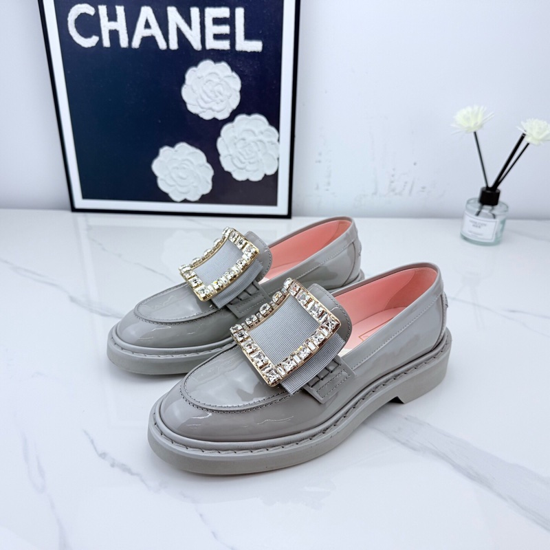 Roger Vivier 灰色鑽扣漆皮樂福鞋 35碼🧡-0
