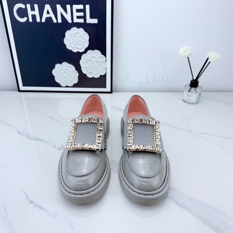 Roger Vivier 灰色鑽扣漆皮樂福鞋 35碼🧡-1