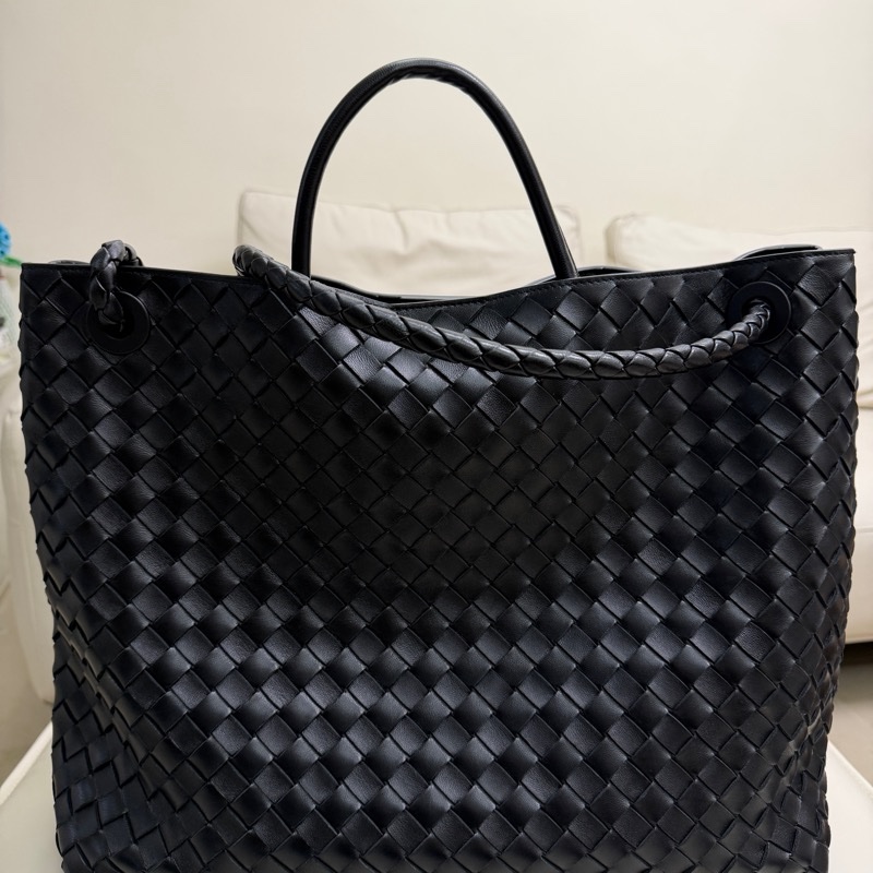 Bottega Veneta 大號 large Andiamo 黑色羊皮編織大包-1