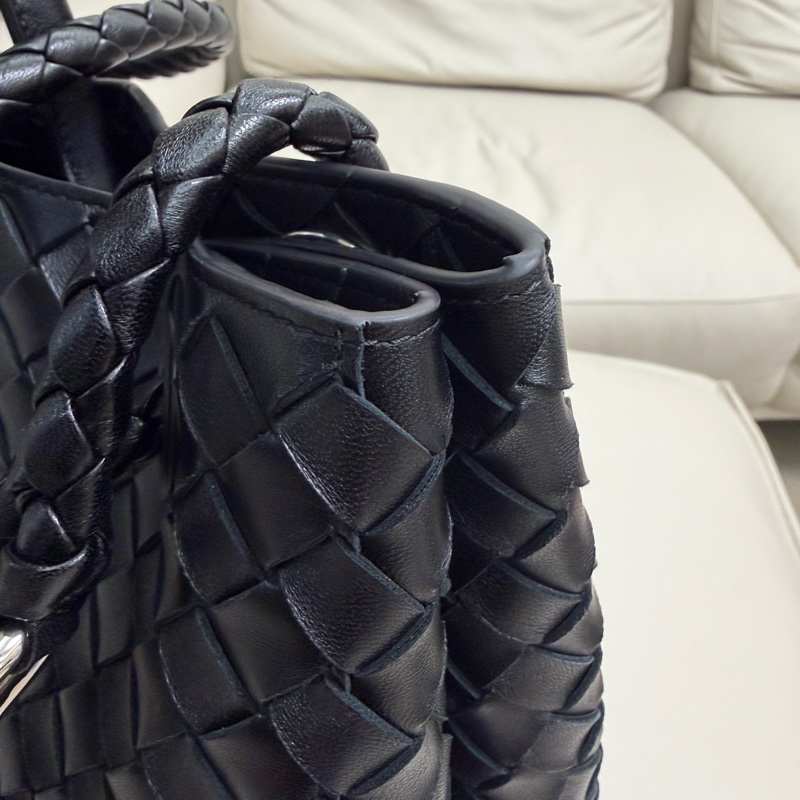 Bottega Veneta 大號 large Andiamo 黑色羊皮編織大包-4
