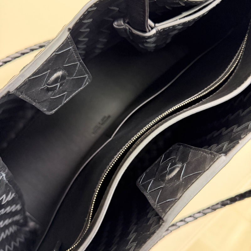 Bottega Veneta 大號 large Andiamo 黑色羊皮編織大包-10