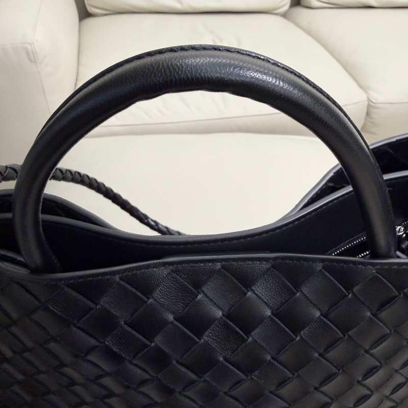 Bottega Veneta 大號 large Andiamo 黑色羊皮編織大包-16