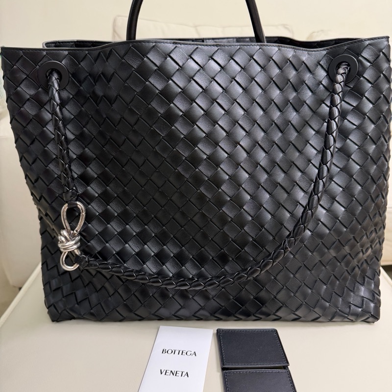 Bottega Veneta 大號 large Andiamo 黑色羊皮編織大包-17