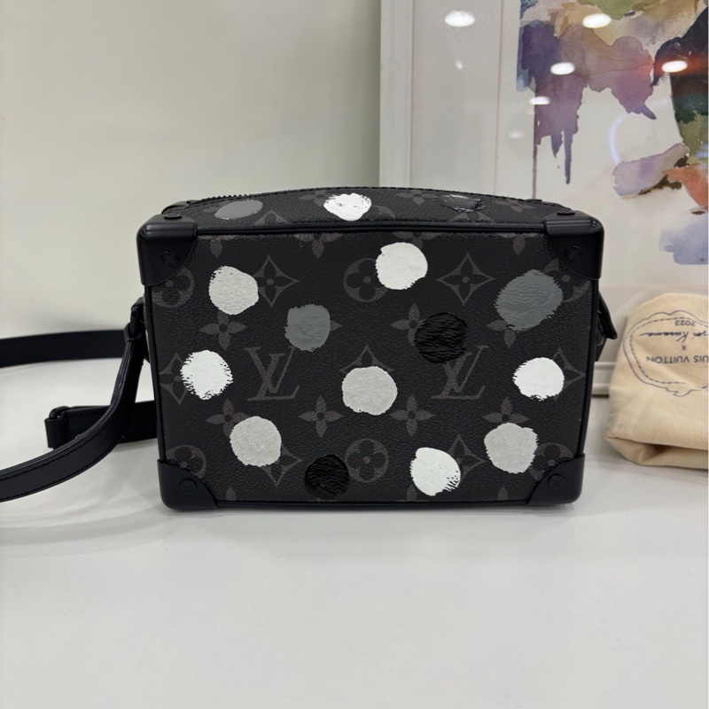 LV路易威登 x 草間彌生聯名 Soft Trunk 盒子包 黑色波點款 copy單 尺寸18*12cm 晶片款 男女都能背-1