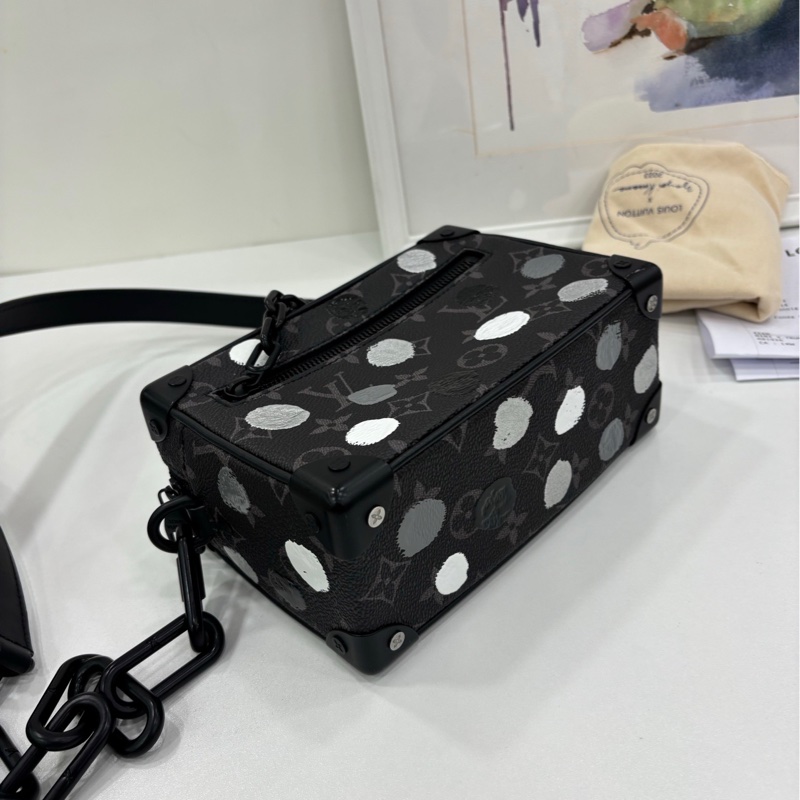 LV路易威登 x 草間彌生聯名 Soft Trunk 盒子包 黑色波點款 copy單 尺寸18*12cm 晶片款 男女都能背-4