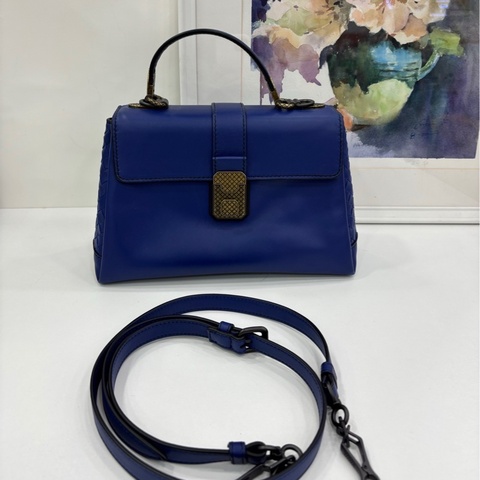 Bottega Veneta BV葆蝶家 Piazza系列藍色，小牛皮材質 尺寸:24*15