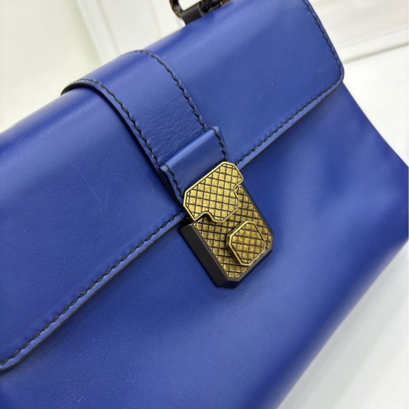 Bottega Veneta BV葆蝶家 Piazza系列藍色，小牛皮材質 尺寸:24*15-5