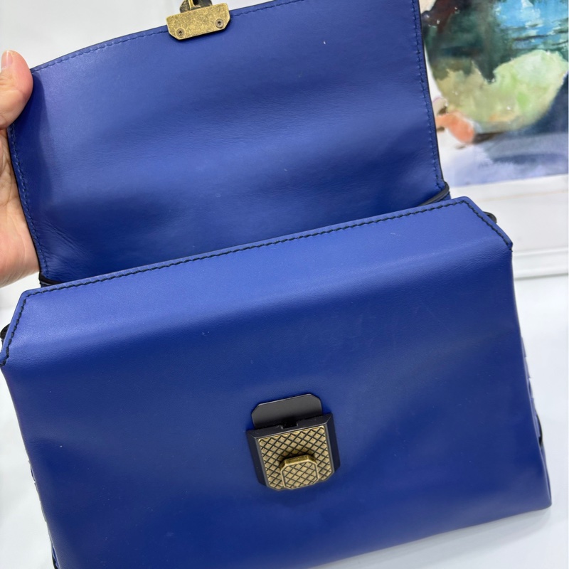 Bottega Veneta BV葆蝶家 Piazza系列藍色，小牛皮材質 尺寸:24*15-6
