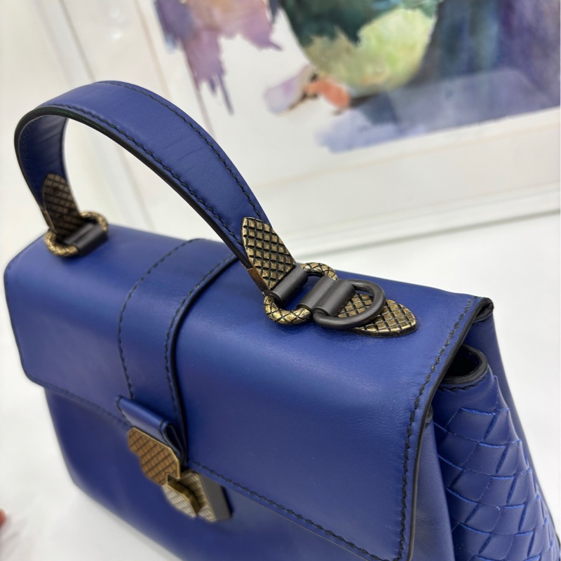 Bottega Veneta BV葆蝶家 Piazza系列藍色，小牛皮材質 尺寸:24*15-9