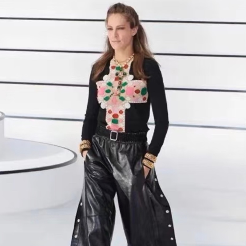 Chanel 2020秋冬彩色十字刺繡羊絨毛衣-2