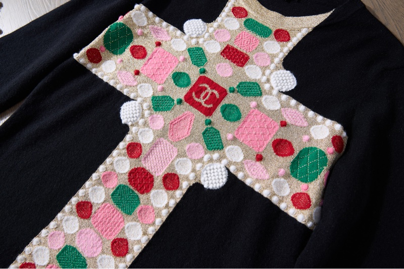 Chanel 2020秋冬彩色十字刺繡羊絨毛衣-3