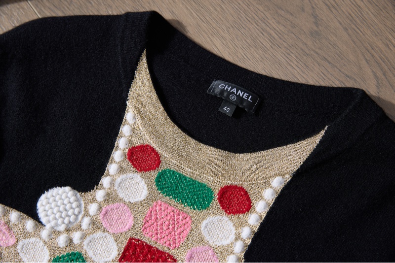 Chanel 2020秋冬彩色十字刺繡羊絨毛衣-4