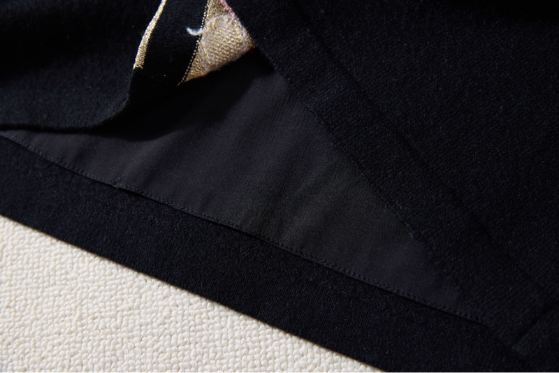 Chanel 2020秋冬彩色十字刺繡羊絨毛衣-8