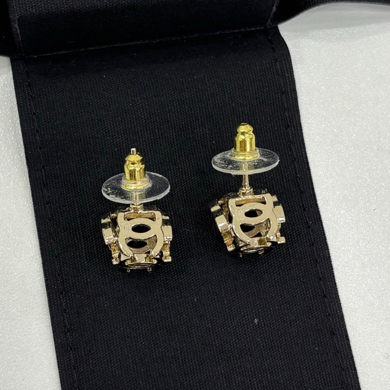 Chanel 22C 立體骰子 耳環 白色搭配淺金色 靈動有氣質-4