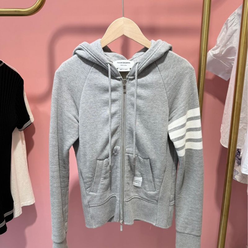 Thom Browne 經典四條槓灰色拉鍊連帽衛衣-1