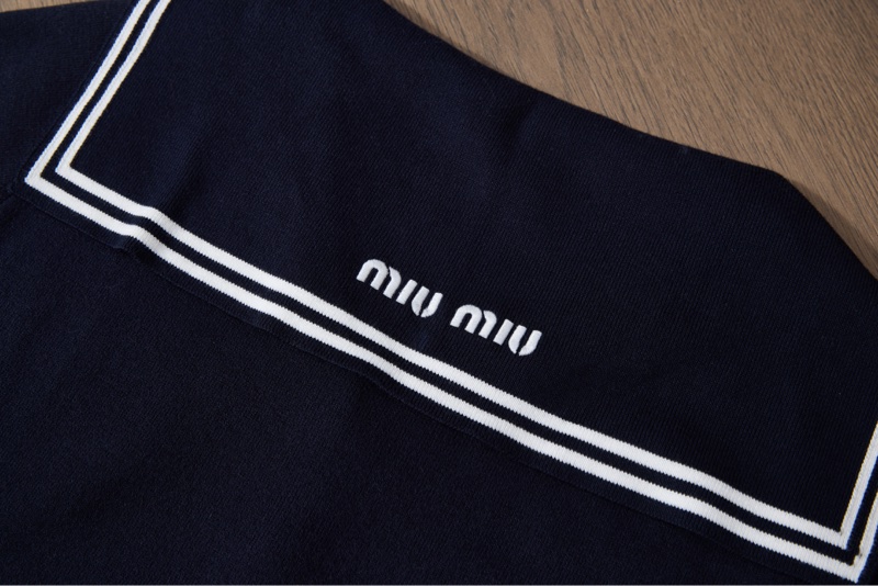 Miu Miu藏青色海軍領針織連身裙-7