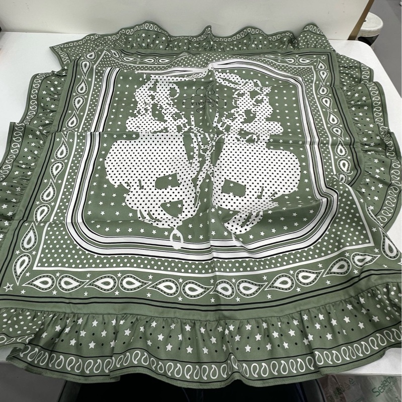 Hermes 愛馬仕 新款絲巾 荷葉邊 豆沙綠 波點 華麗韁輒 全新-1
