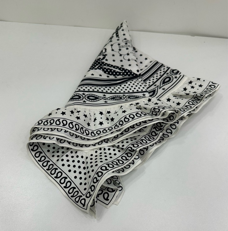 Hermes 愛馬仕限定版荷葉邊方巾，黑白波點星星圖案，全新-3