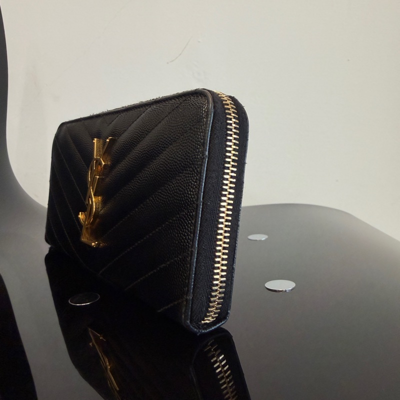 YSL 黑魚子醬牛皮金釦ㄇ拉12卡長夾-1