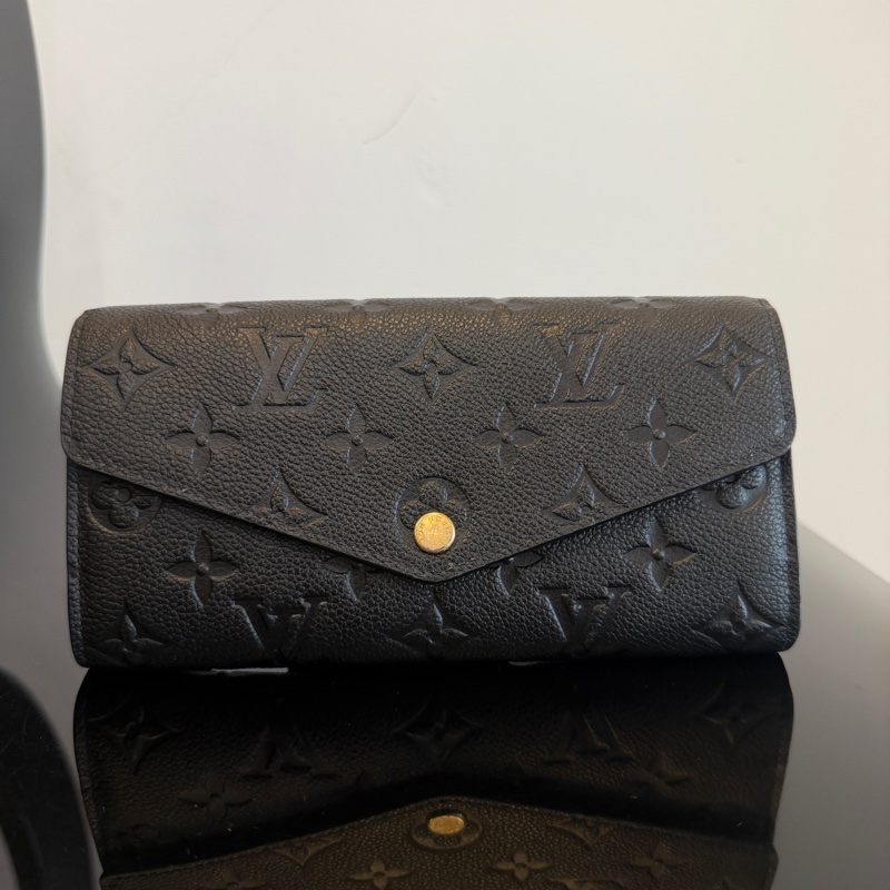 LV 黑牛皮壓紋Sarah長夾-0