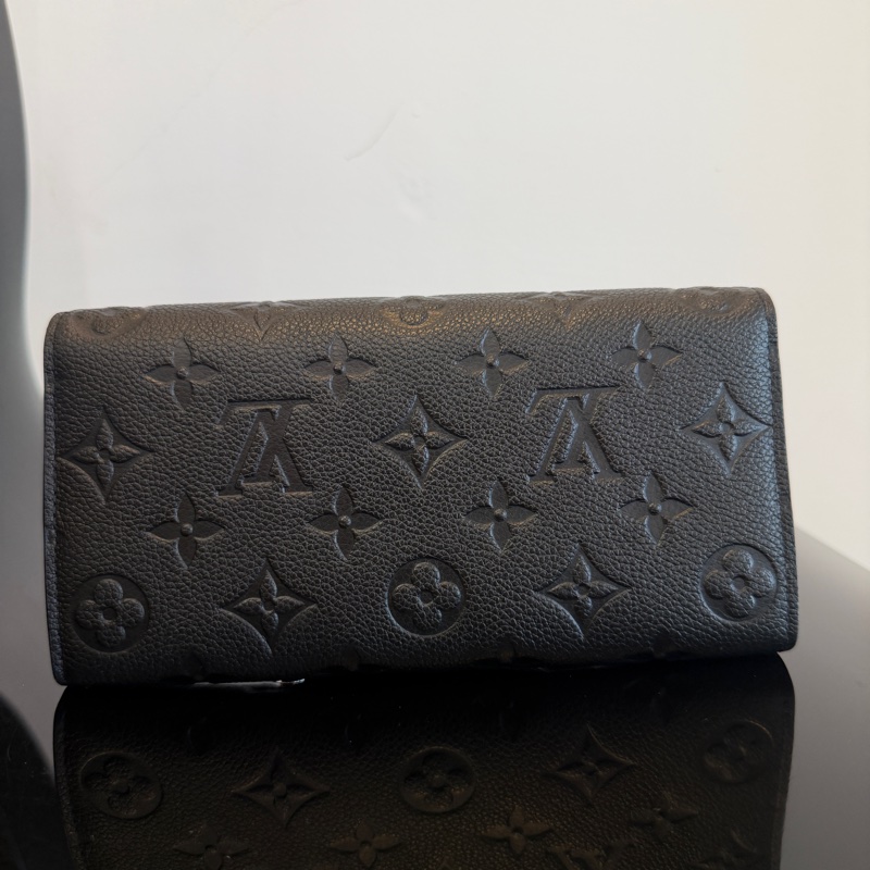 LV 黑牛皮壓紋Sarah長夾-1