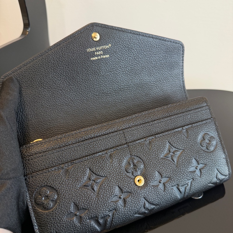 LV 黑牛皮壓紋Sarah長夾-9