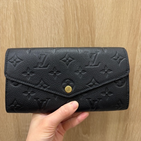 LV 黑牛皮金釦16卡Sarah長夾