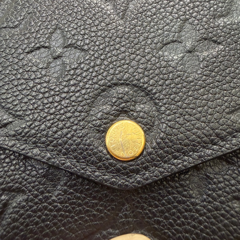 LV 黑牛皮金釦16卡Sarah長夾-1