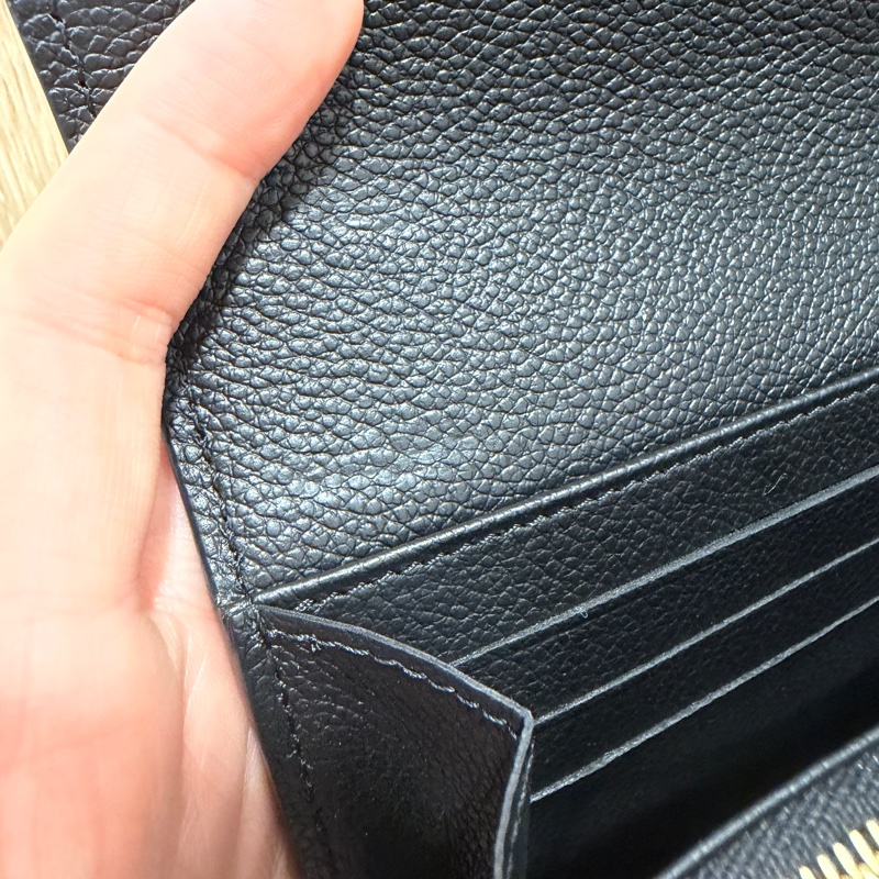 LV 黑牛皮金釦16卡Sarah長夾-13