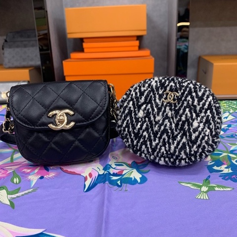 香奈兒/Chanel slg AP0743_B01676_N5317    羊皮革、斜紋軟呢與金色金屬 9.0 × 11 × 2.0  28開