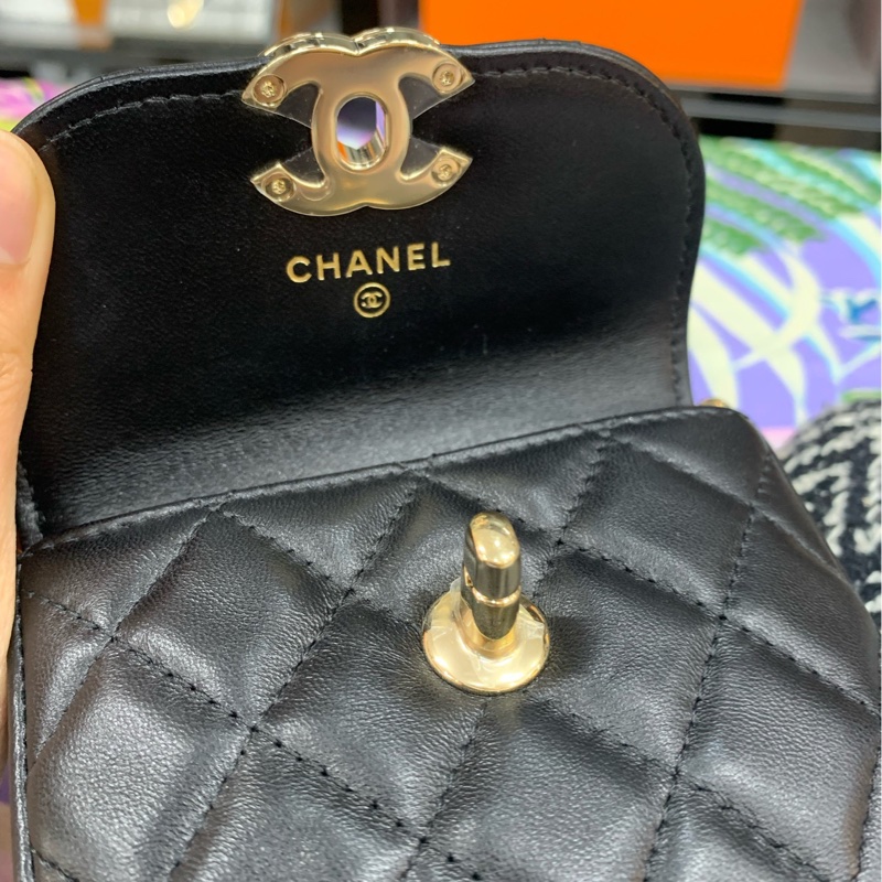 香奈兒/Chanel slg AP0743_B01676_N5317    羊皮革、斜紋軟呢與金色金屬 9.0 × 11 × 2.0  28開-4