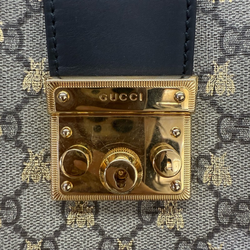 Gucci古馳 Padlock小蜜蜂鏈條包 經典老花燙金蜜蜂印花 黑標 尺寸26*17*10 附件：塵袋 鑰匙。-17