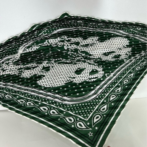 Hermes 愛馬仕 深綠色百褶手帕絲巾尺寸：55*55cm