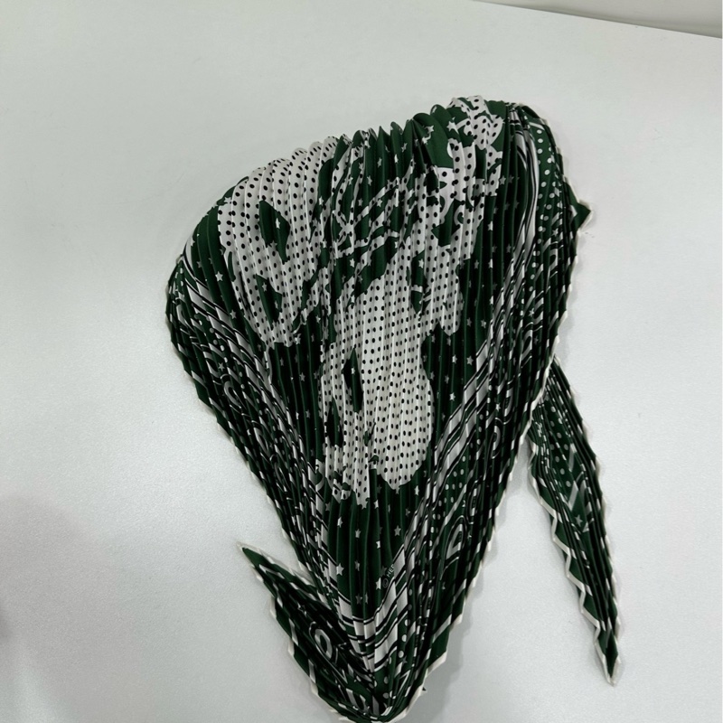 Hermes 愛馬仕 深綠色百褶手帕絲巾尺寸：55*55cm-1