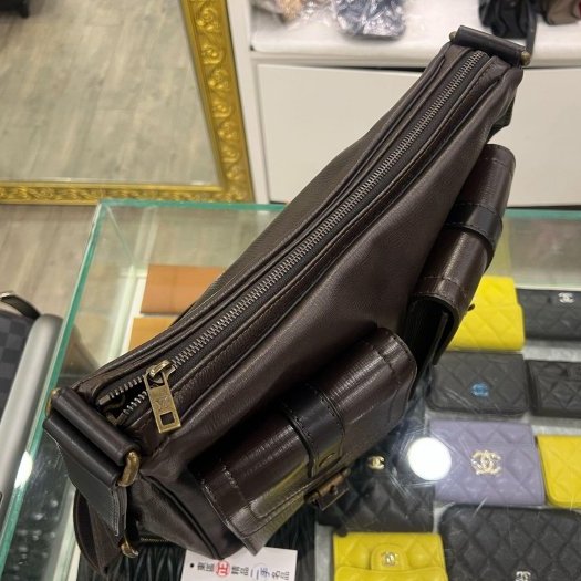 東區正精品㊣ LV M92990 UTAH 咖啡色猶他皮雙口袋拉鍊斜背包 RZ6425-1