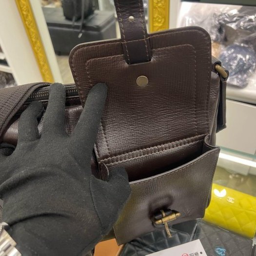 東區正精品㊣ LV M92990 UTAH 咖啡色猶他皮雙口袋拉鍊斜背包 RZ6425-4