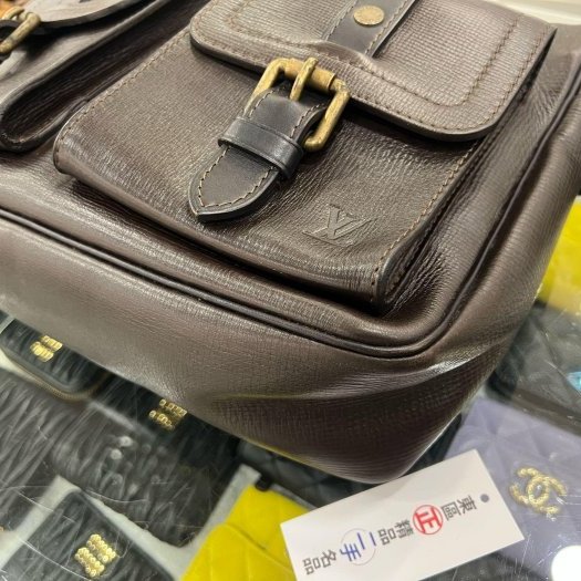 東區正精品㊣ LV M92990 UTAH 咖啡色猶他皮雙口袋拉鍊斜背包 RZ6425-5