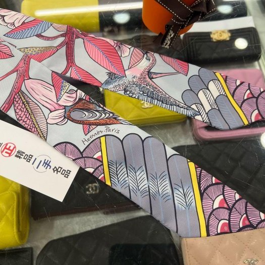 東區正精品㊣ HERMES Twilly 愛馬仕淡藍粉色花卉小鳥圖騰絲巾RZ6427-1