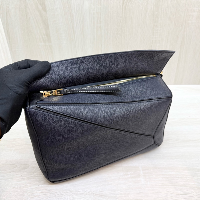LOEWE新色✨藍黑色手把牛皮中號Puzzle肩背包-8