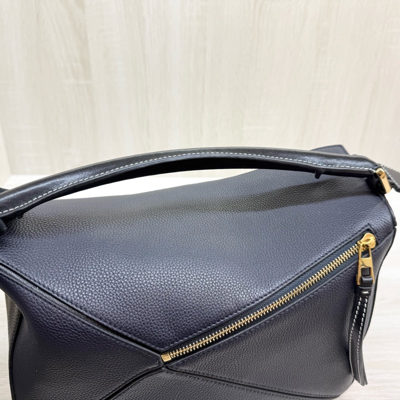 LOEWE新色✨藍黑色手把牛皮中號Puzzle肩背包-9