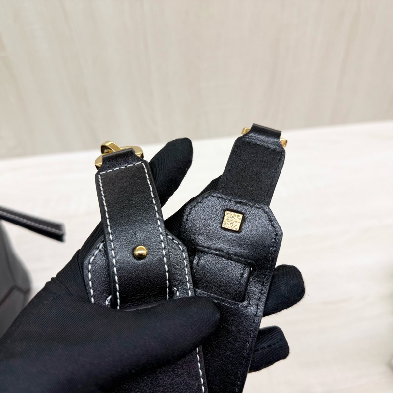 LOEWE新色✨藍黑色手把牛皮中號Puzzle肩背包-18
