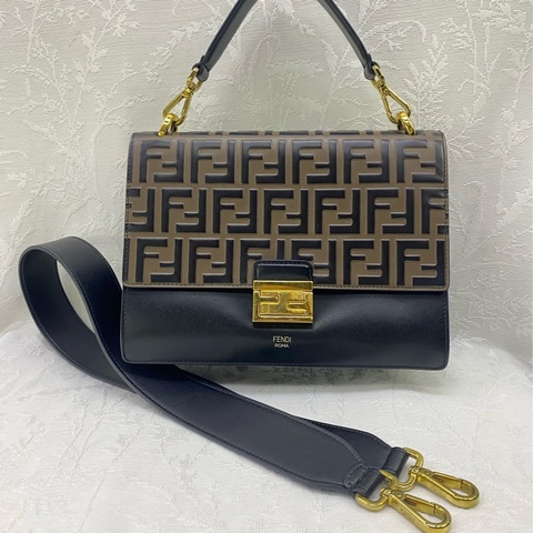 FENDI Kan U 小牛皮肩背包